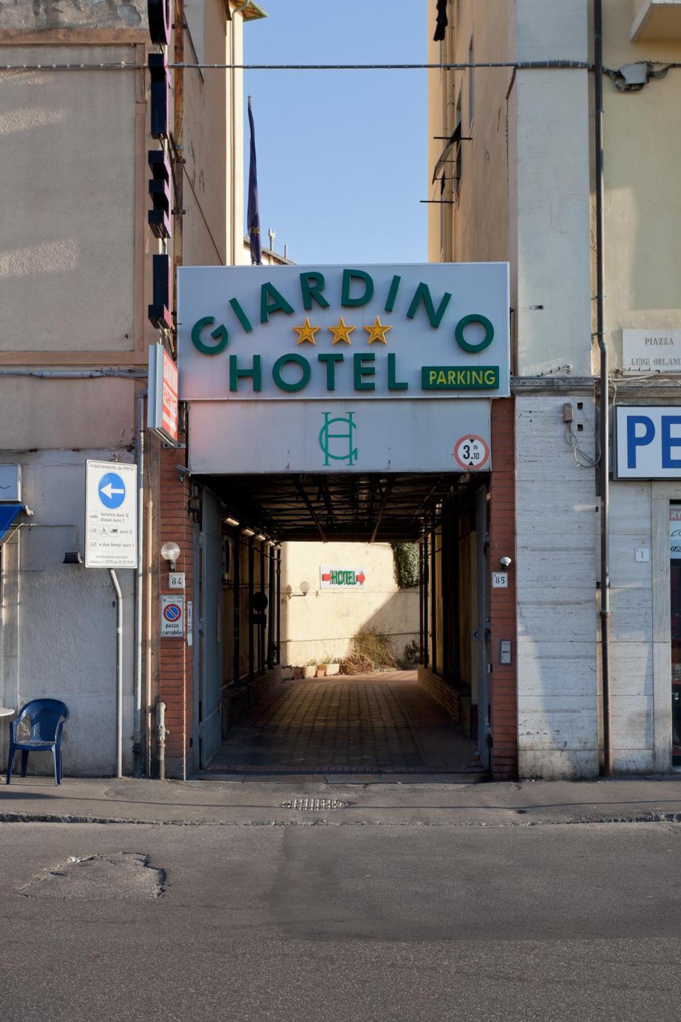 Parking Hotel Giardino Livourne Extérieur photo